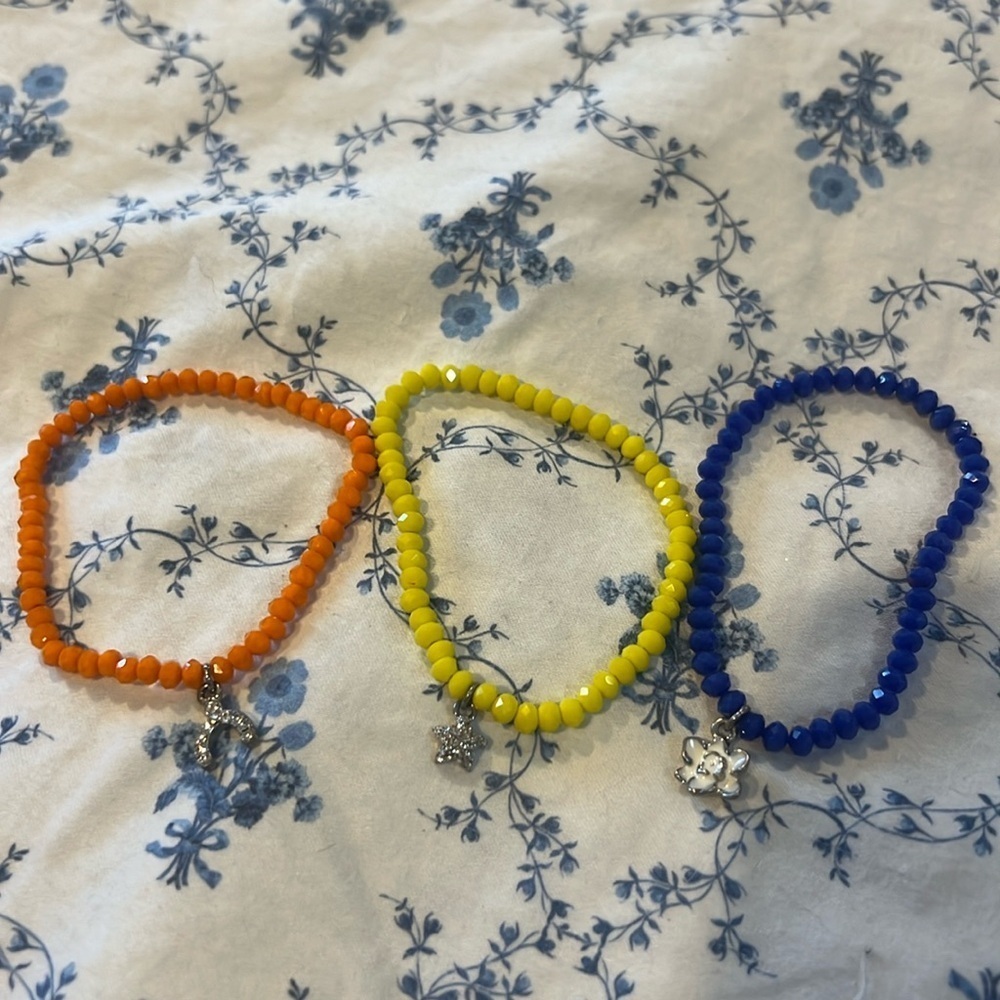 Colorful Charm Bracelet Set – Horseshoe, Star, Circle & Flower